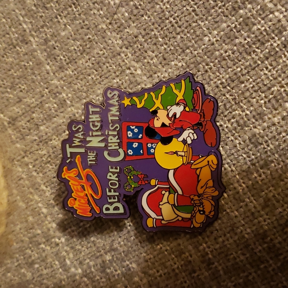 Mickey's 'Twas the Night Before Christmas Pin